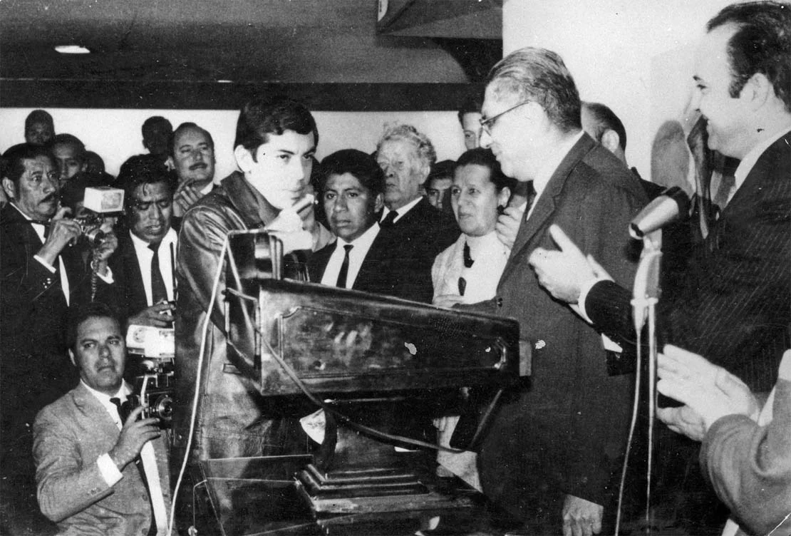 Recibiendo el Premio Nacional de Pintura de manos de Agustin Yañez/Receiving the National Painting Award from the hands of Agustin Yanez, 1969
