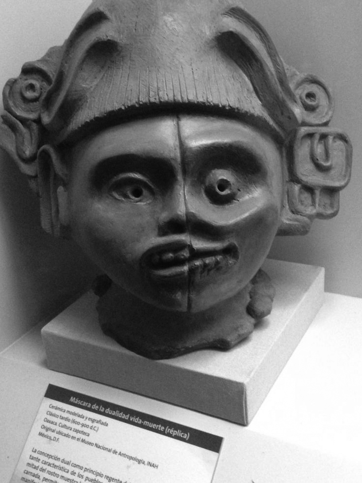 Mascara de la dualidad vida-muerte/Mask of the duality of life-death. Oaxaca, Zapoteca, 600-900 ac