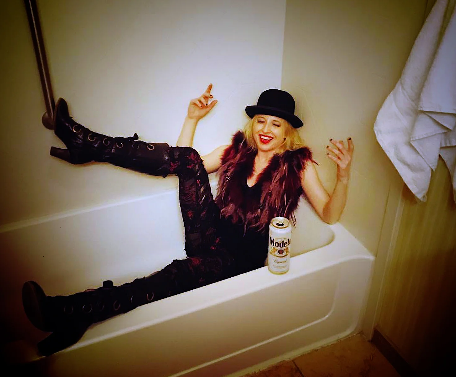Lauren_Bathtub_40_ColorCorrect0_10.jpg