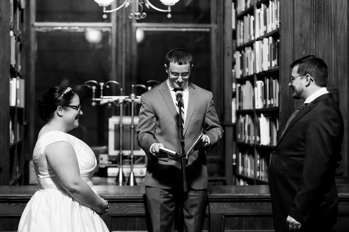 033-nyc-offbeat-wedding-photographer-brooklyn-historical-society-.jpg