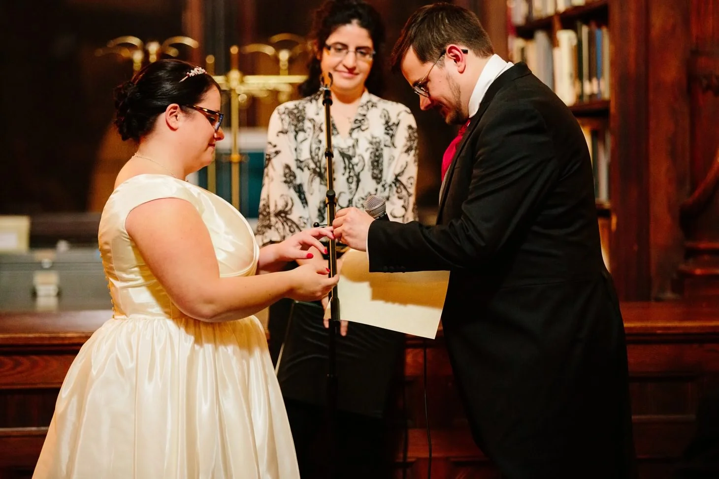037-nyc-offbeat-wedding-photographer-brooklyn-historical-society-.jpg