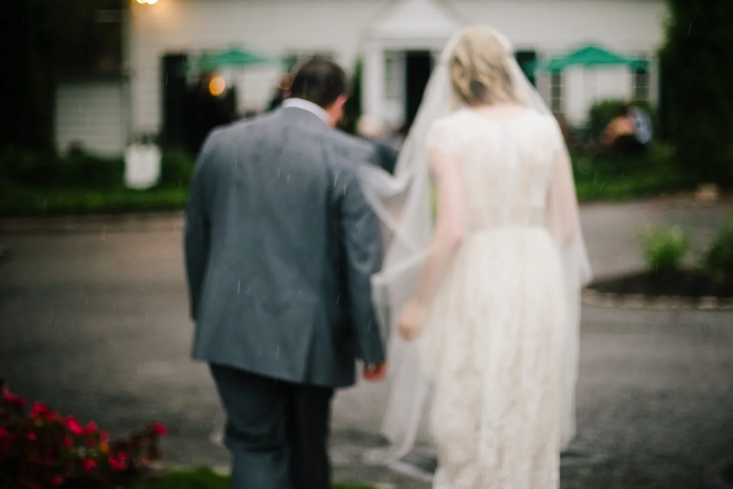 nyc-long-island-wedding-photographer-three-village-inn-smitten-chickens36.jpg