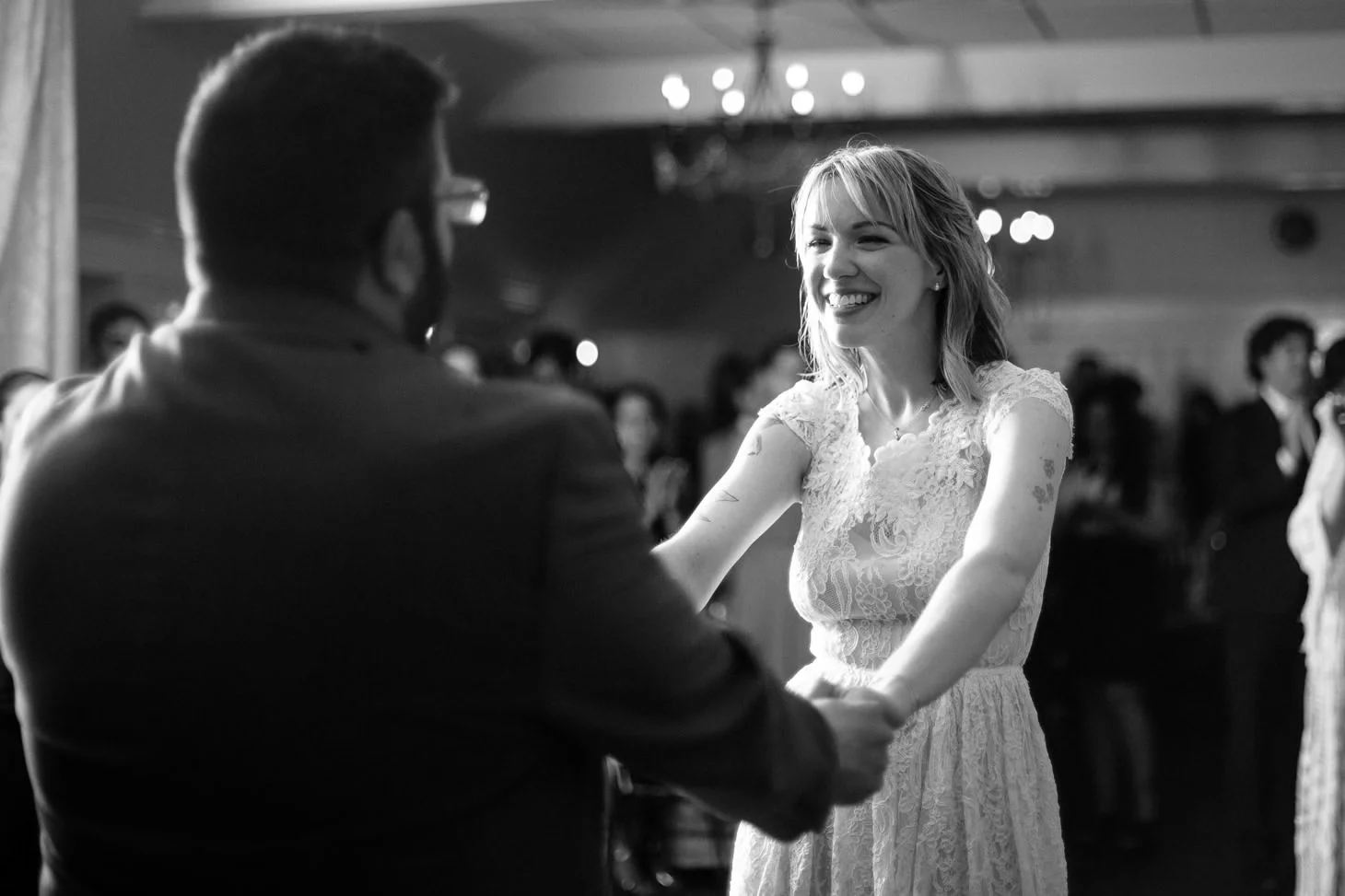 nyc-long-island-wedding-photographer-three-village-inn-smitten-chickens40.jpg