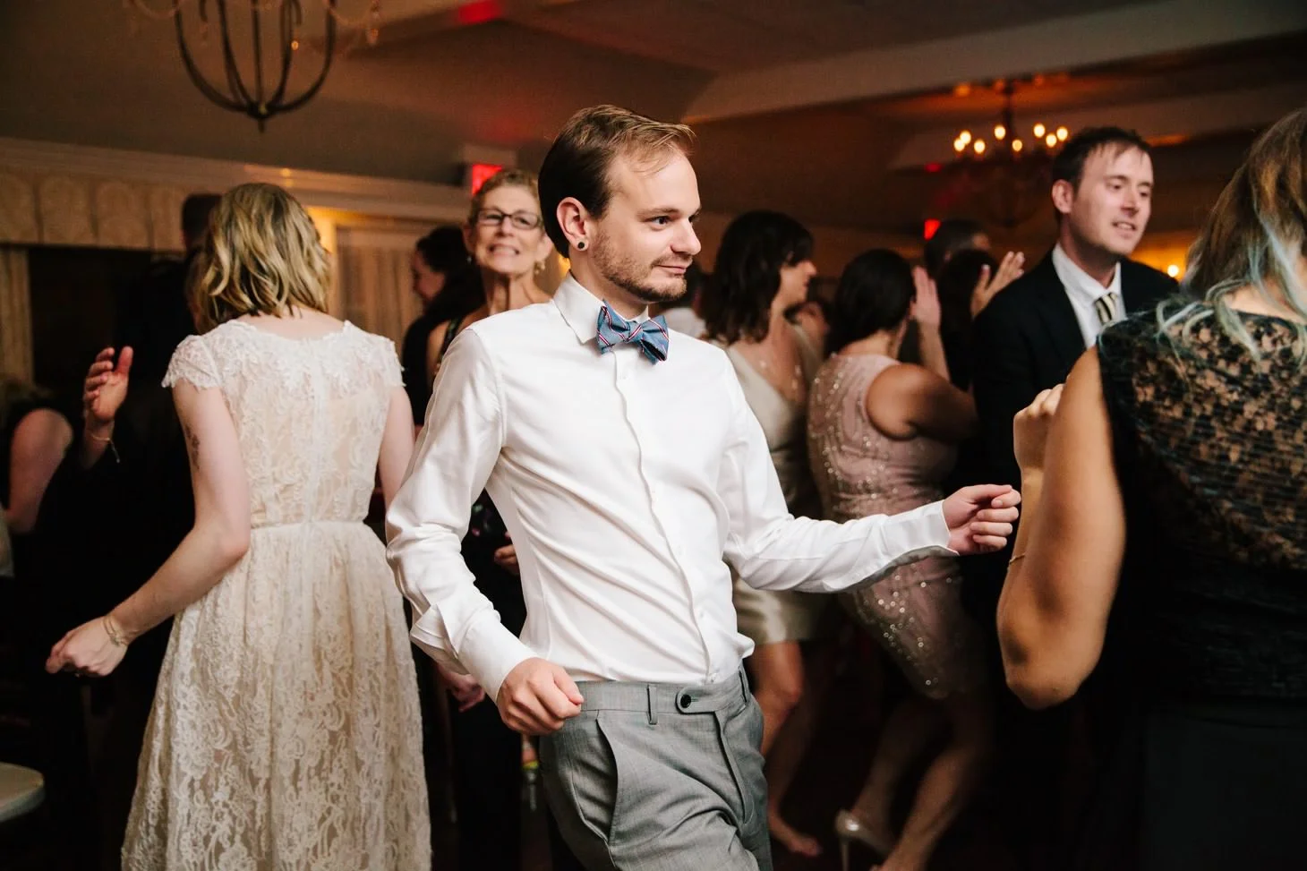 nyc-long-island-wedding-photographer-three-village-inn-smitten-chickens63.jpg