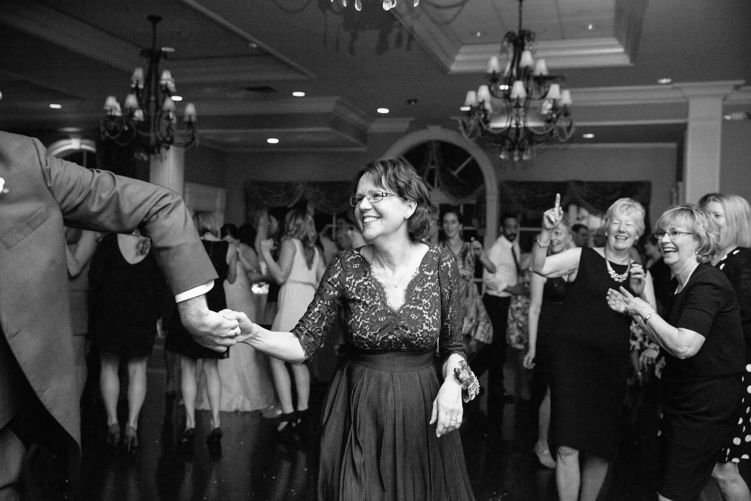 139-nyc-wedding-photographer-falkirk-estate-country-club-smitten-chickens.jpg