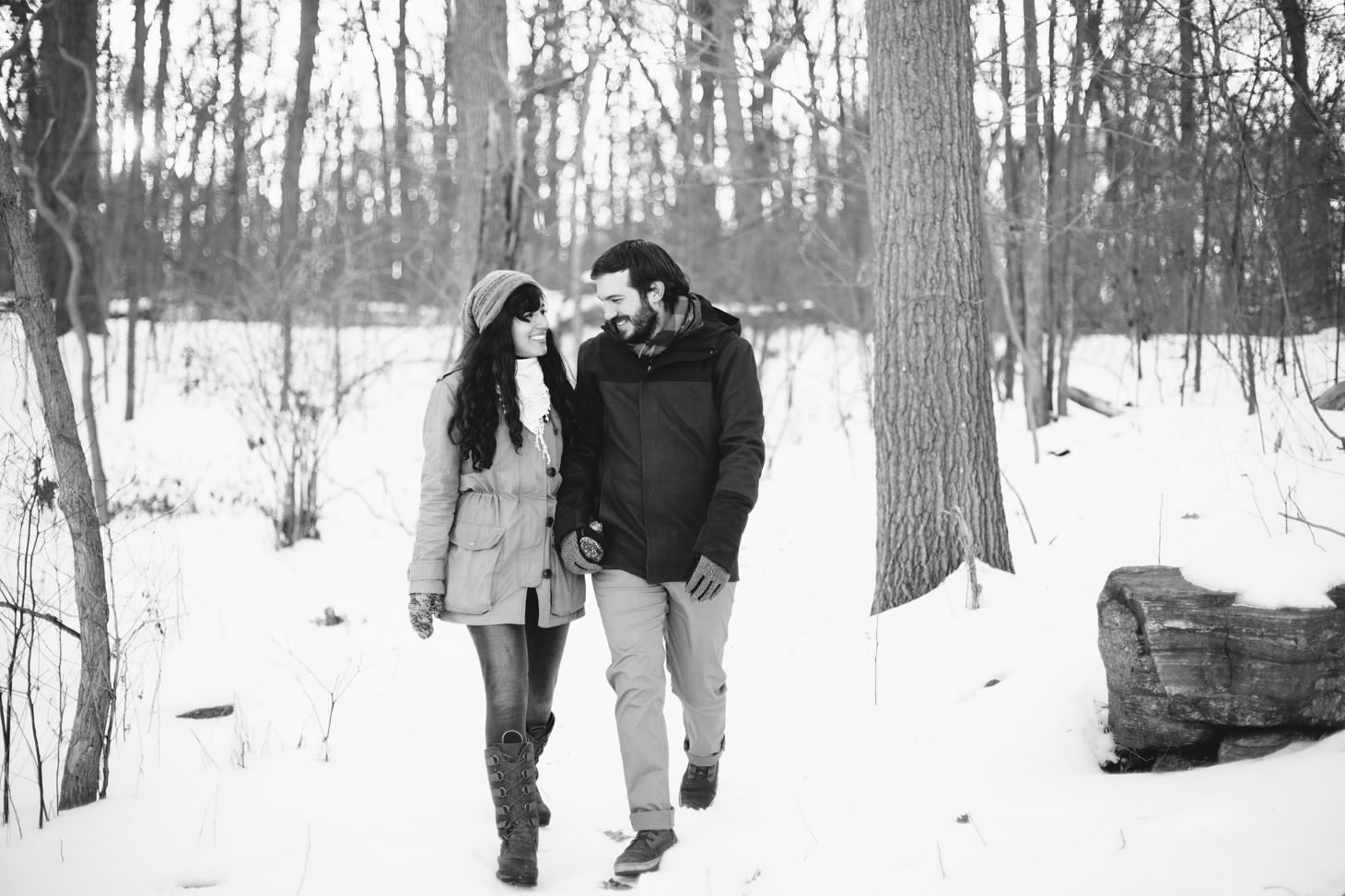 036-nyc-wedding-photographer-orchard-beach-bronx-engagement-winter-smitten-chickens.jpg