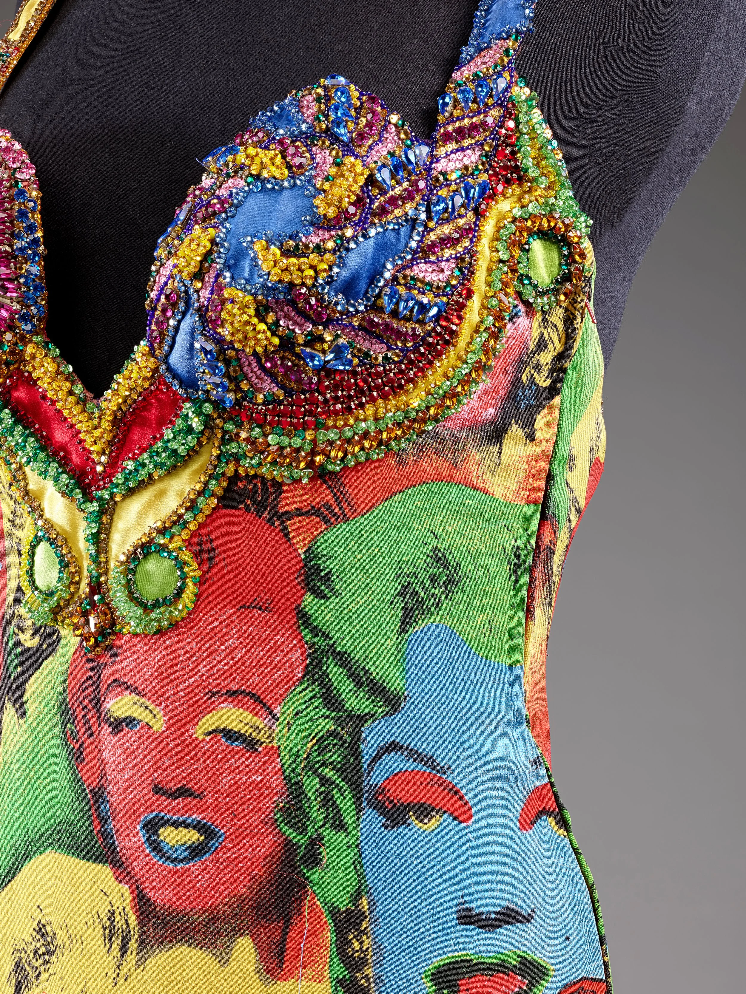 NAOMI: In Fashion | Victoria and Albert Museum, London — Musée