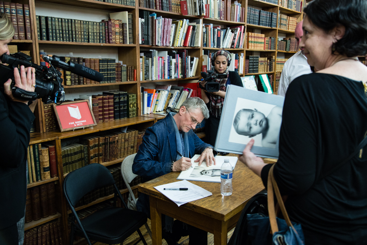 Image above: ©Elizabeth Mealey, Edward Mapplethorpe Signing His Book, 2016
