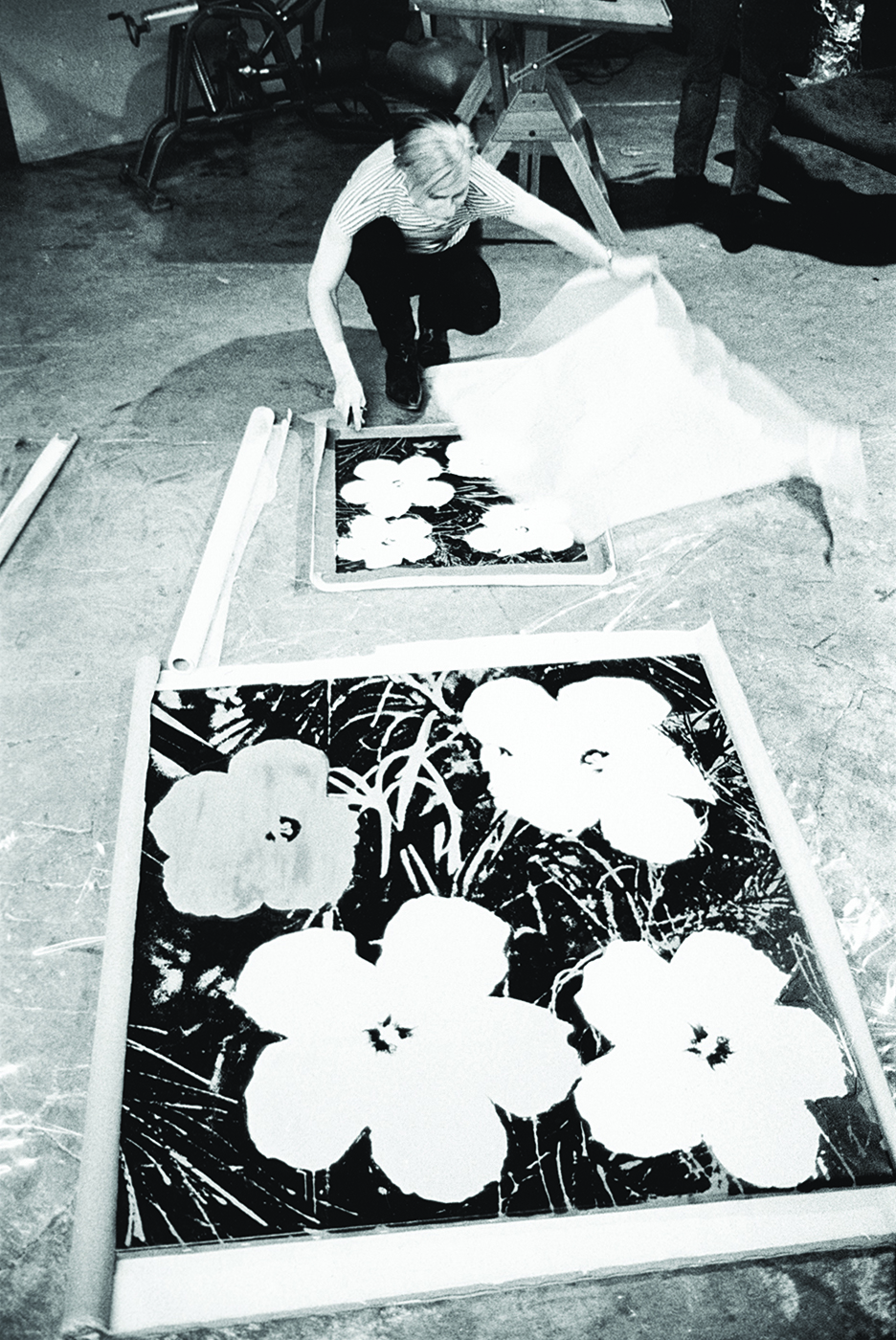 © Factory Andy Warhol by Stephen Shore, Warhol silk-screening Flowers, first shown at Leo Castelli Gallery (1964), Courtesy of Phaidon Press Inc.