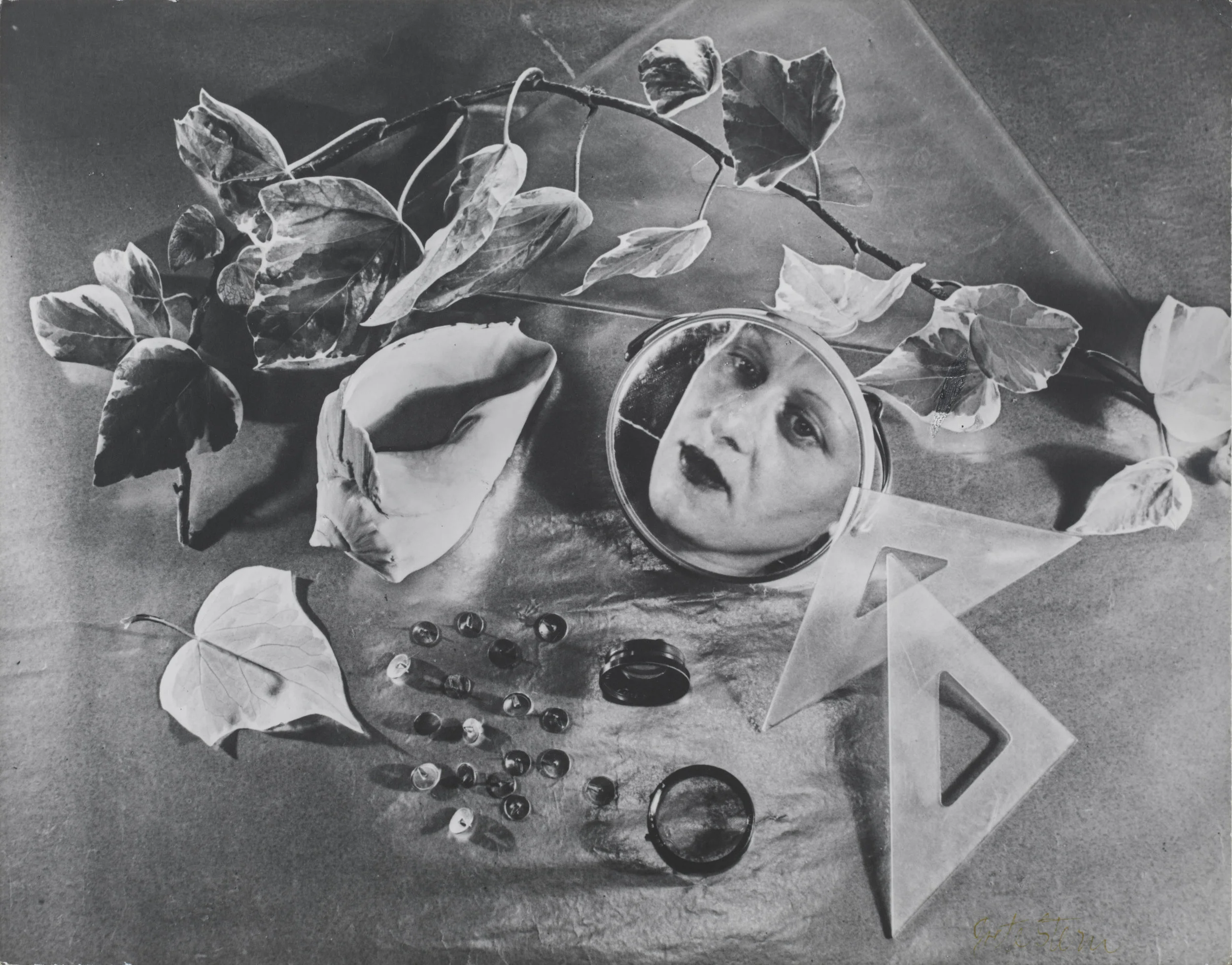Grete Stern Autorretrato (Self Portrait) 1943. All images © Estate of Horacio Coppola
