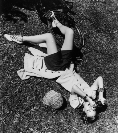 Louise Dahl-Wolfe Liz Gibbons as Photographer , 1938 Image courtesy of Staley-Wise Gallery
