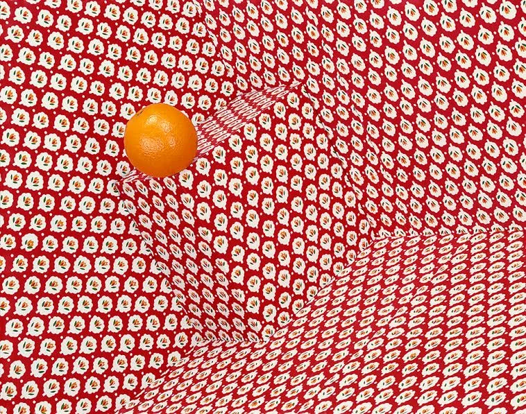 Sandy Skoglund, Orange on a Box, 1978. (c) Sandy Skoglund; Courtesy of the artist and RYAN LEE, New York.