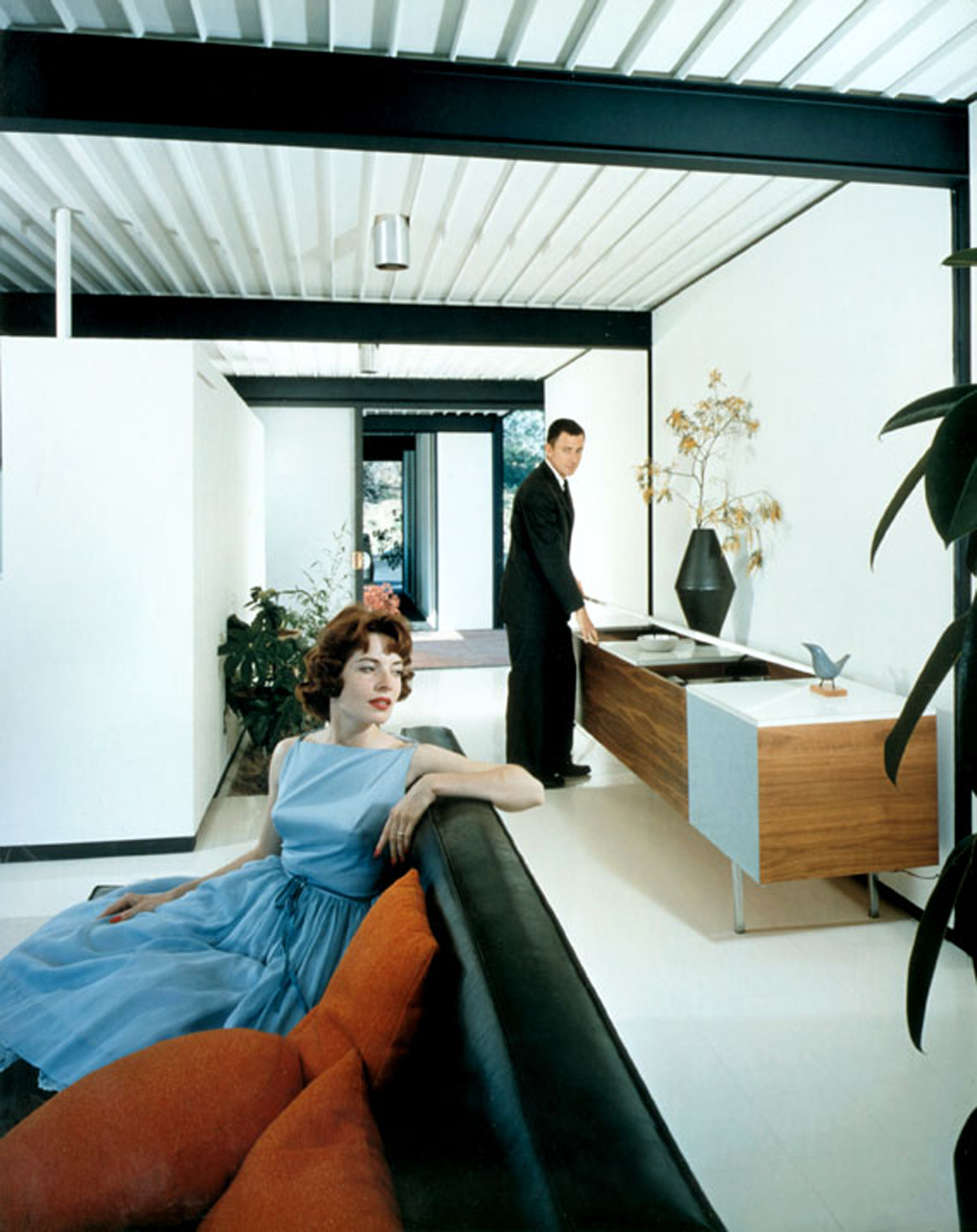 Case Study House #21, 1960. Chromogenic print.© Julius Shulman, Courtesy of the J. Paul Getty Trust
