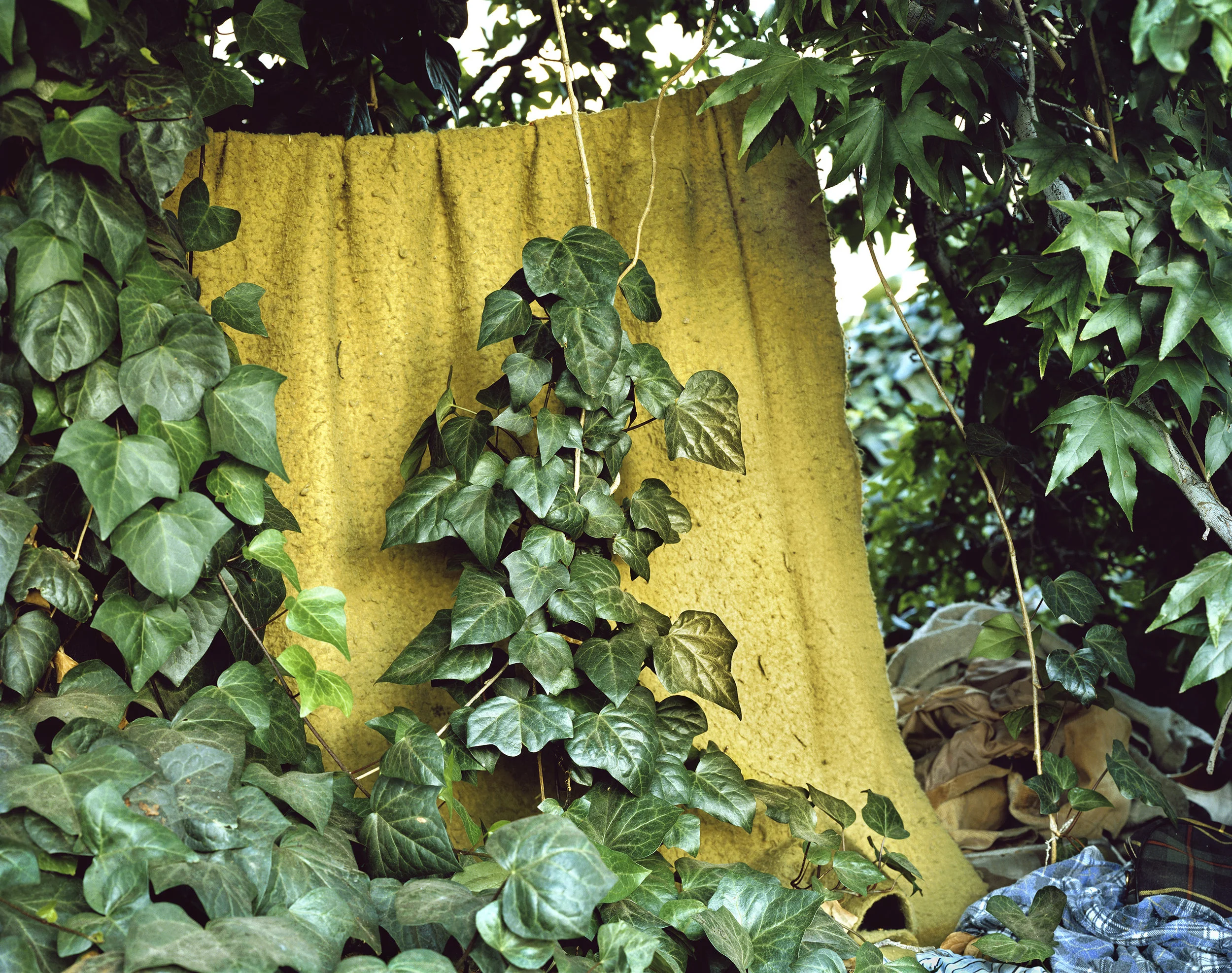 Landscapes for the Homeless #14, 1990. Vintage cibachrome print. © Anthony Hernandez, courtesy of the artist, and Yancey Richardson Gallery, New York