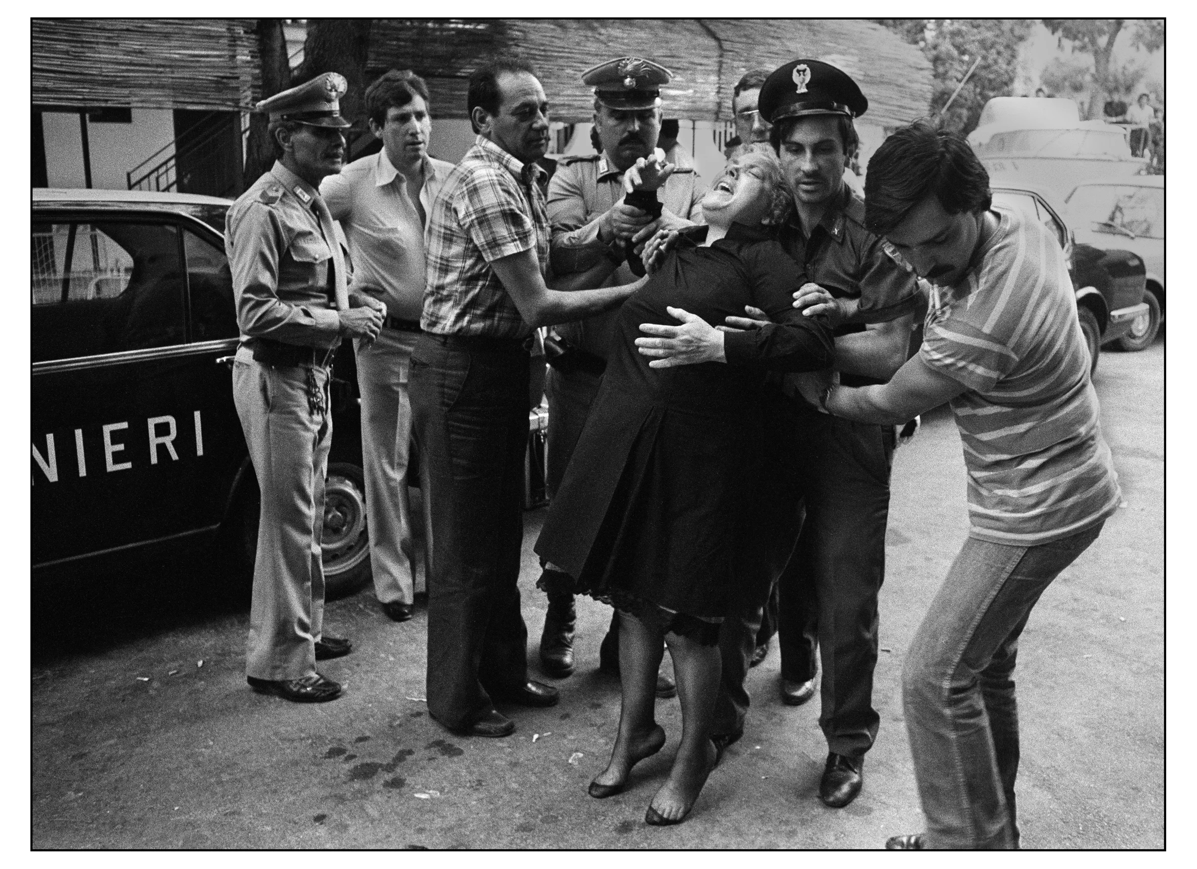 Donna crede che le abbiano ucciso il figlio copia, 1980.