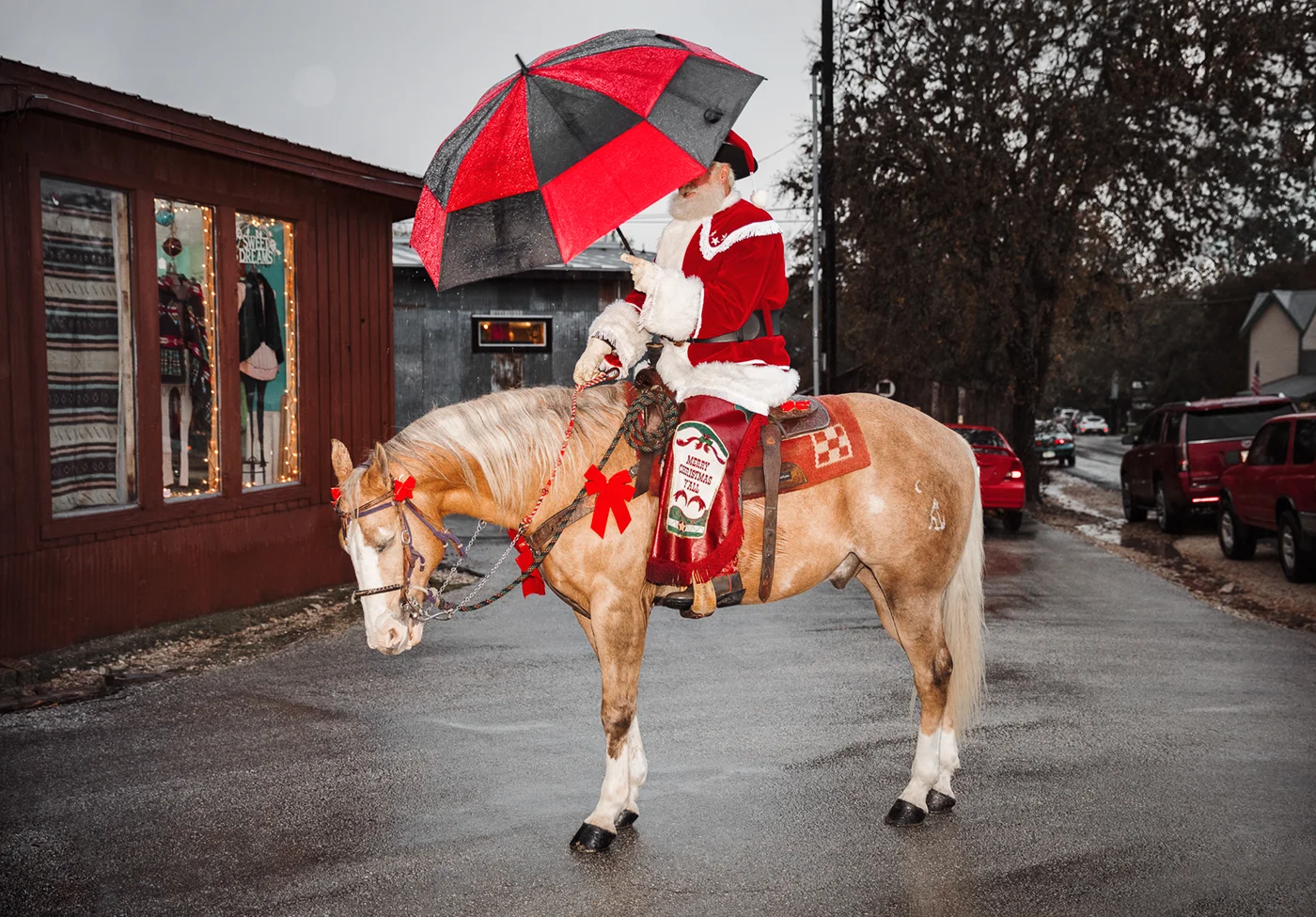 Cowboy Cringle. Gruene, TX . 2016 Gruene General © Jesse Rieser