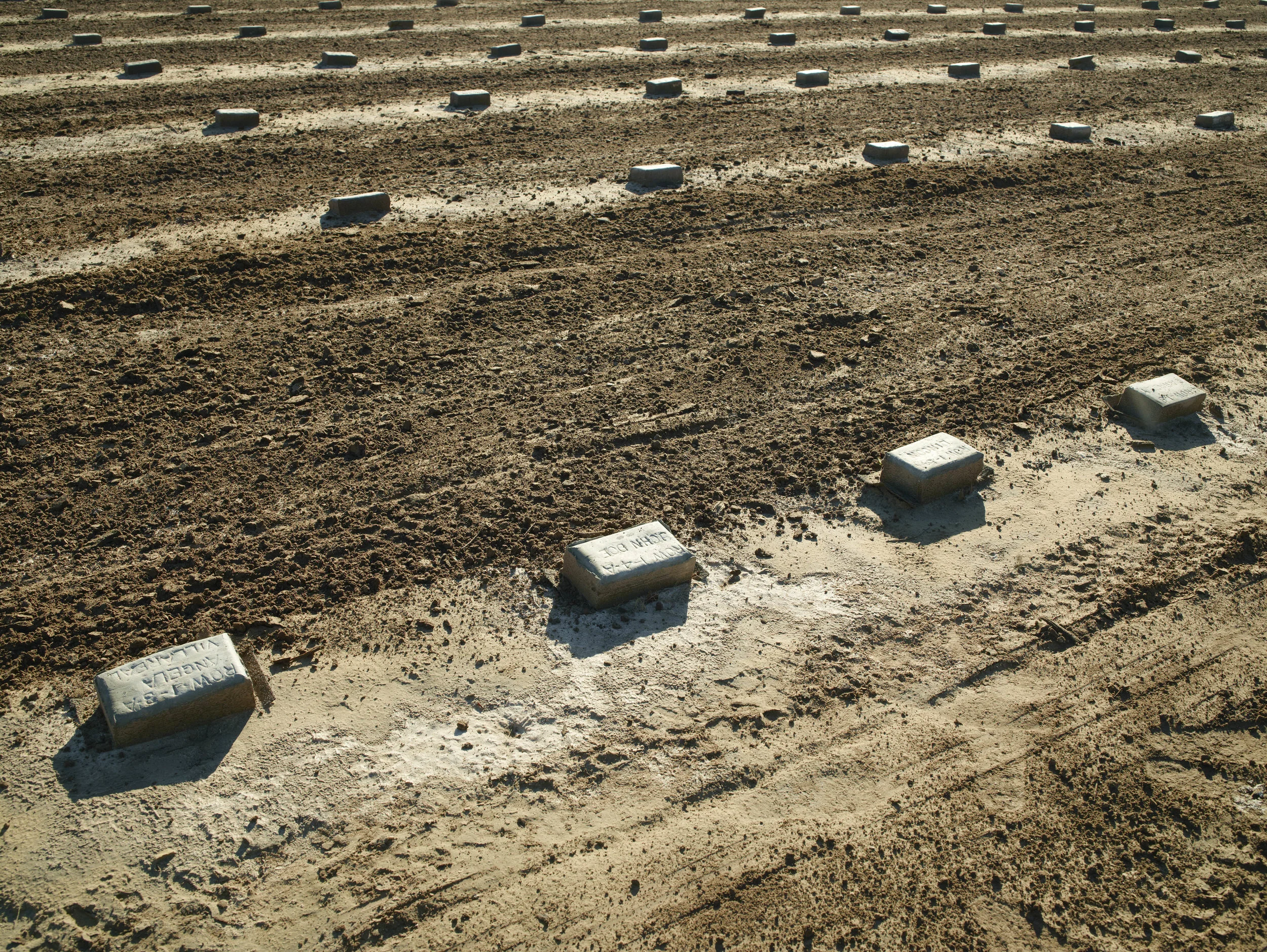 Richard Misrach, John Doe, pauper’s grave, Holtville, California , 2013.