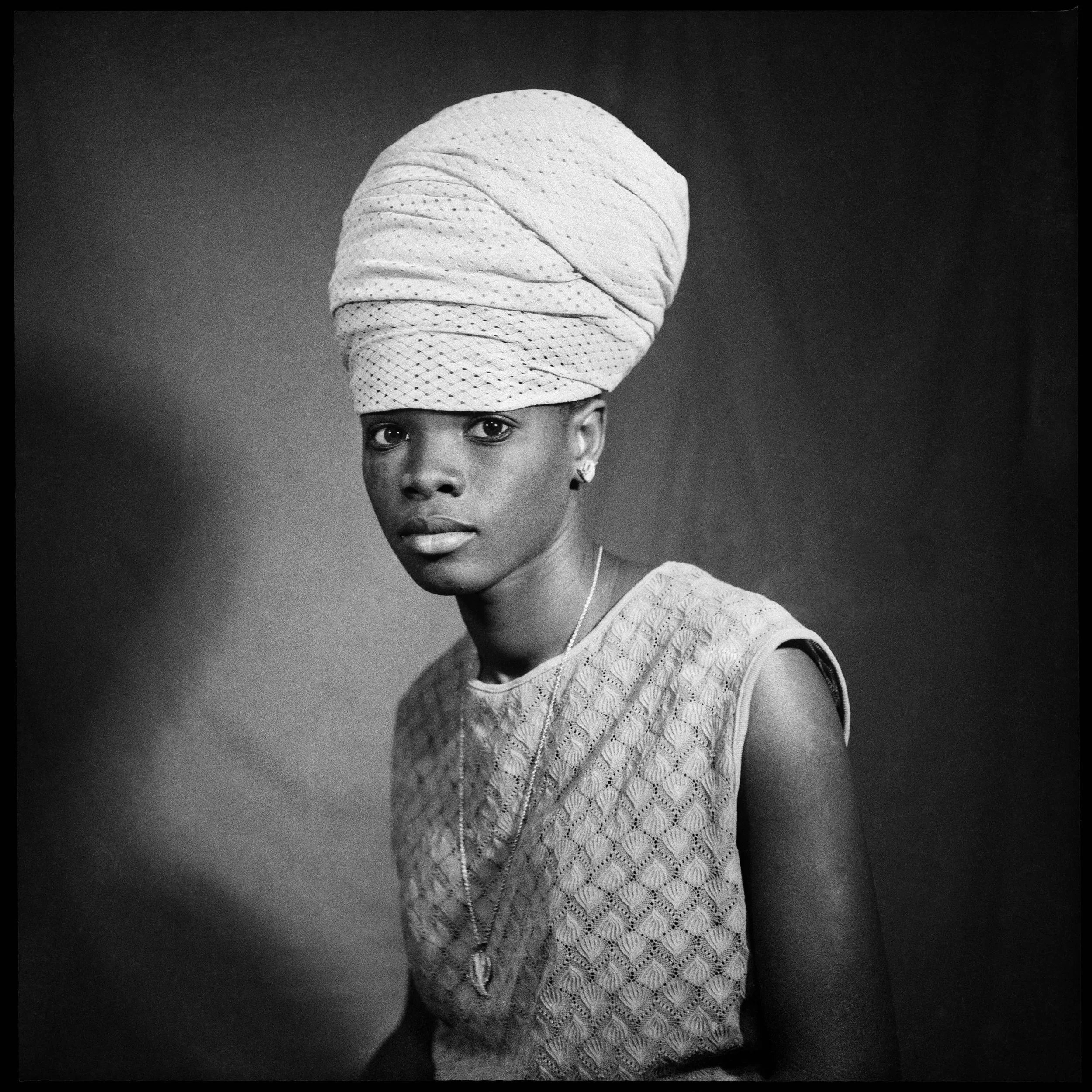 Belle de jour, 1975 © Sanlé Sory, Courtesy Yossi Milo Gallery, New York