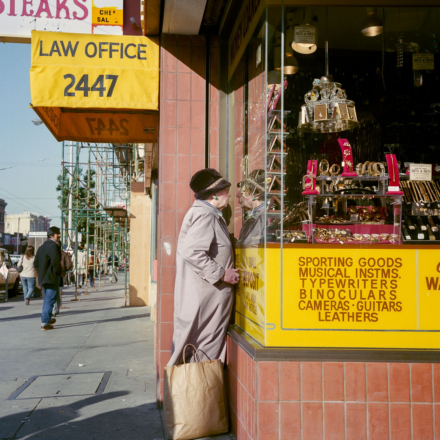 Pawnshop, Mission Street, 1984 - Courtesy of MACK and Euqinom Gallery