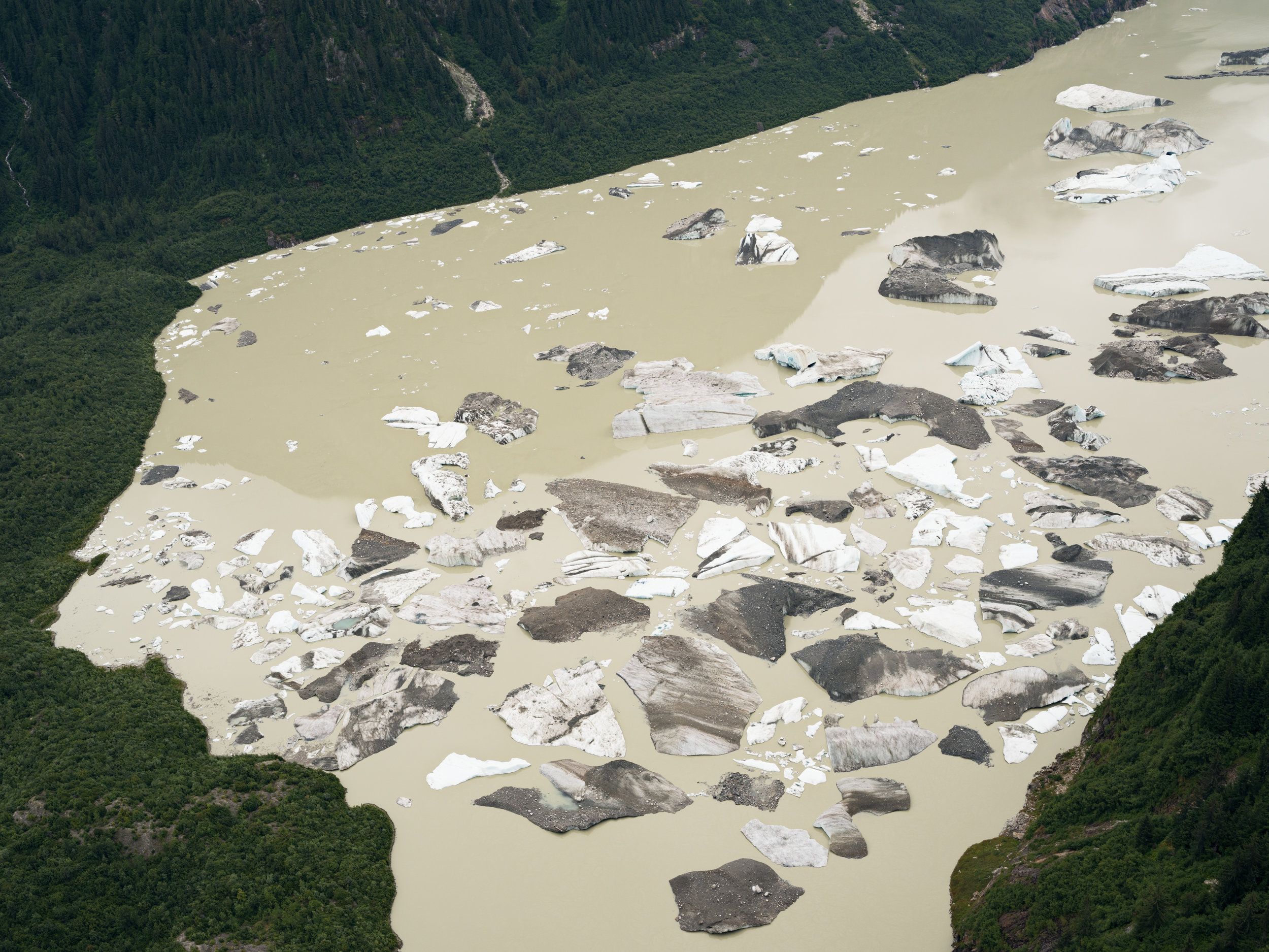 © Lucas Foglia (Icebergs from the Gilkey Glacier, Alaska 2016)