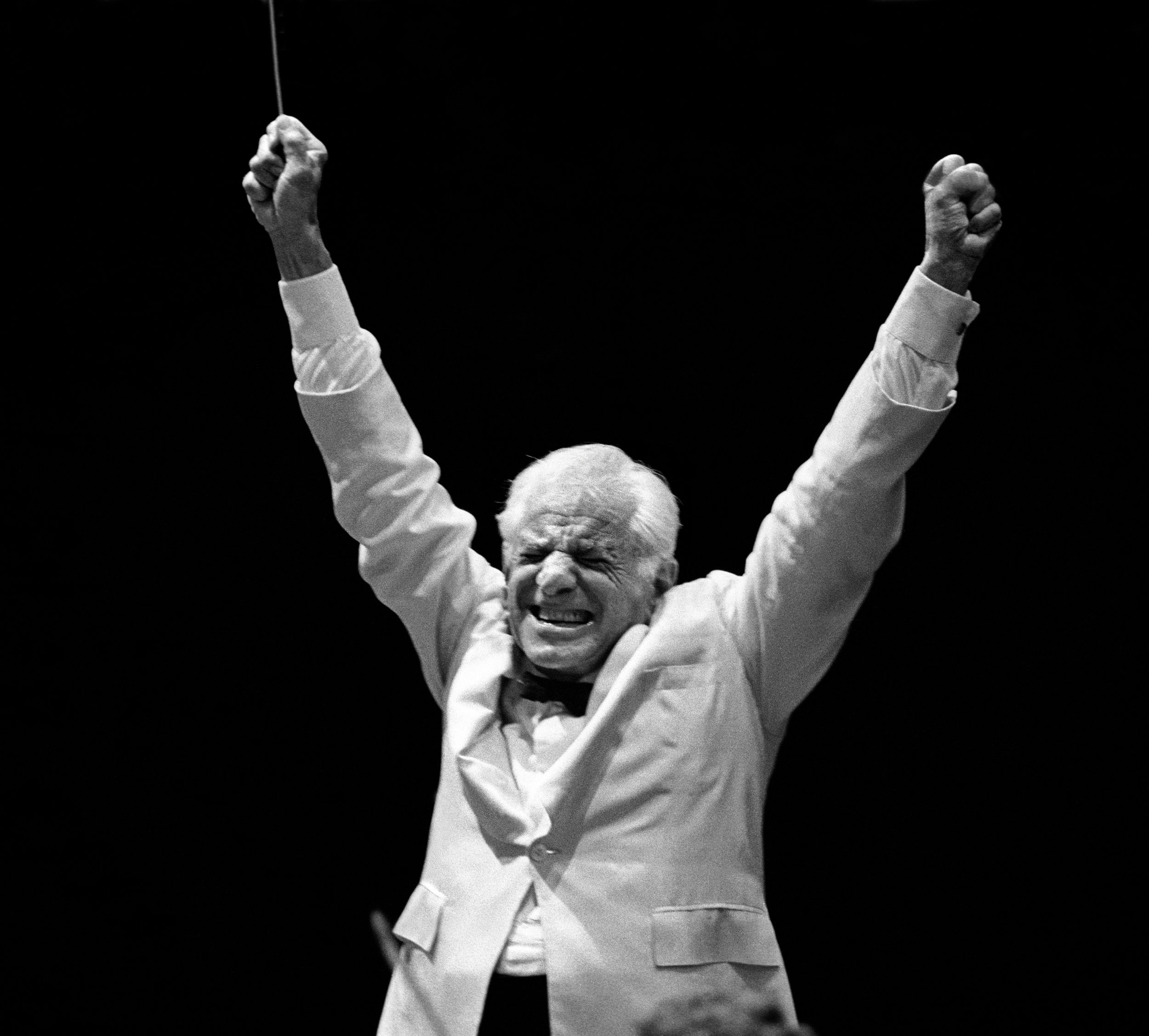 Book Review: Leonard Bernstein 100: The Masters Photograph the Maestro ...