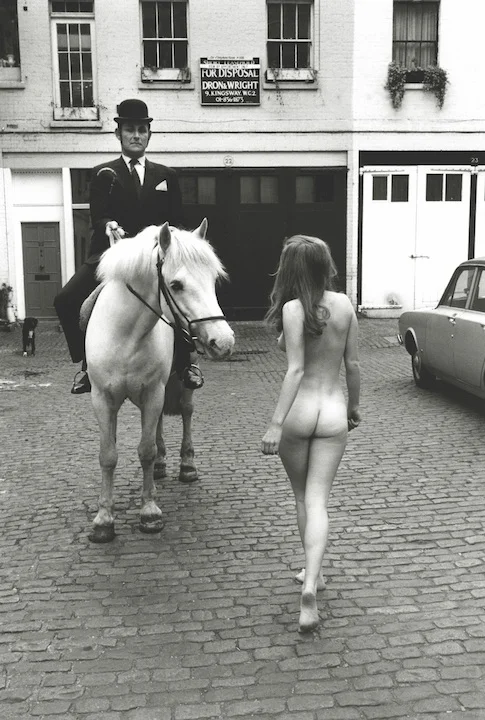 Bare Essentials – near Knightsbridge, 1969, © Frank Habicht 2018.