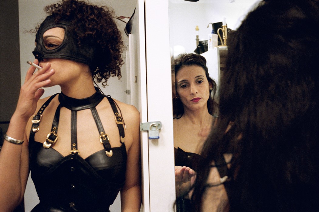 Susan Meiselas, Mistresses Solitaire and Delilah II, The Dressing Room. NYC, USA. From the series Pandora’s Box, 1995. ©Susan Meiselas/Magnum Photos