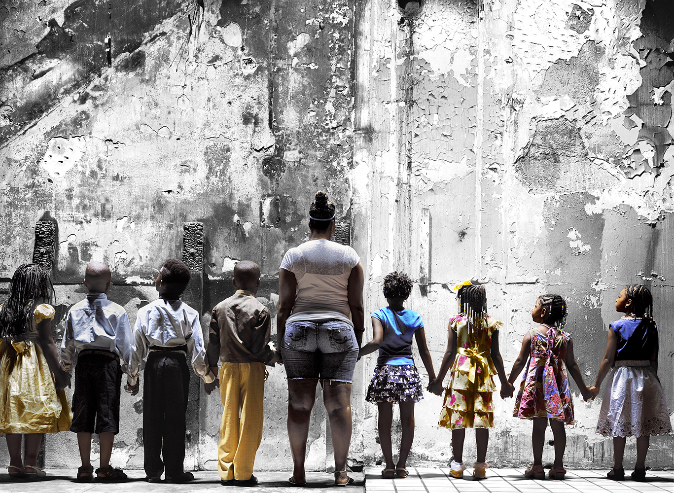 Wall with Children © Burk Uzzle