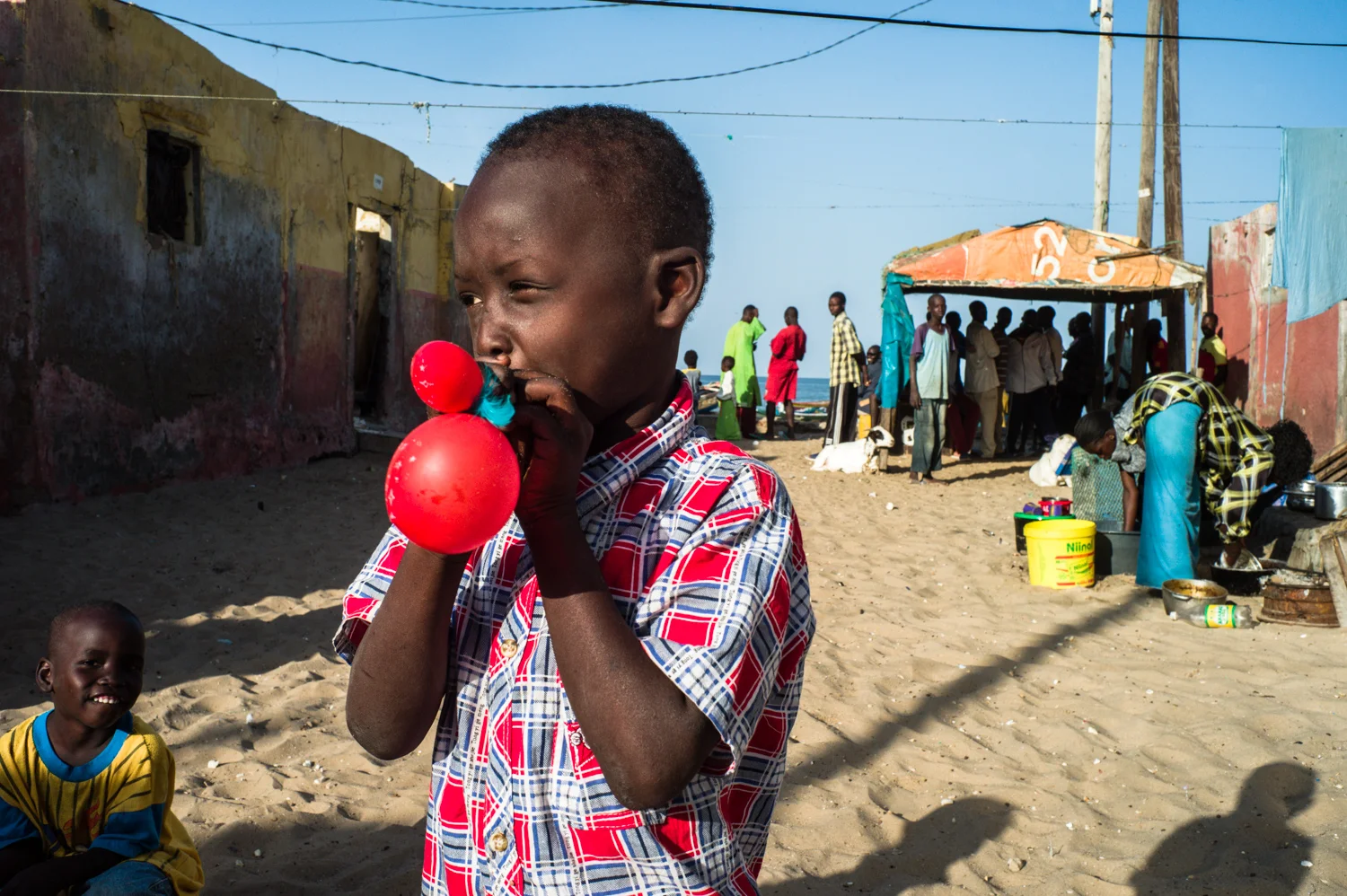 A boy with a red balloon in St.Louis. © Werner Mansholt