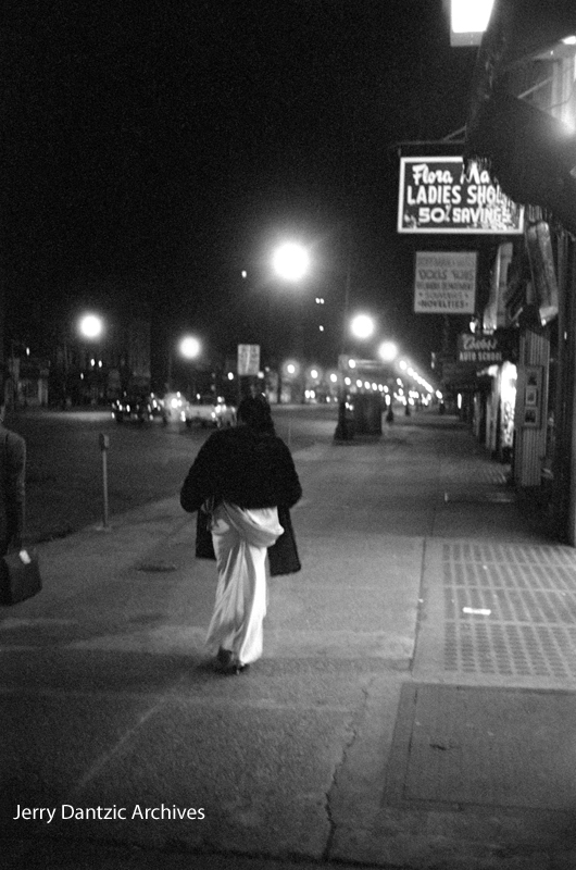 Billie on Broad Street after the gig. © 2017 Jerry Dantzic/Jerry Dantzic Archives. Courtesy Thames & Hudson