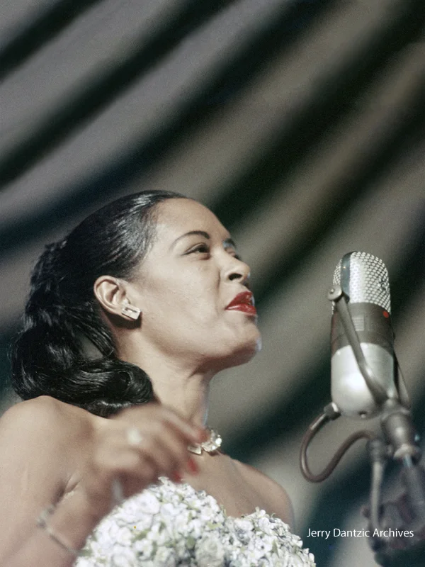 Billie at the 2nd New York Jazz Festival on Randall’s Island, August 24, 1957. © 2017 Jerry Dantzic/Jerry Dantzic Archives. Courtesy Thames & Hudson.
