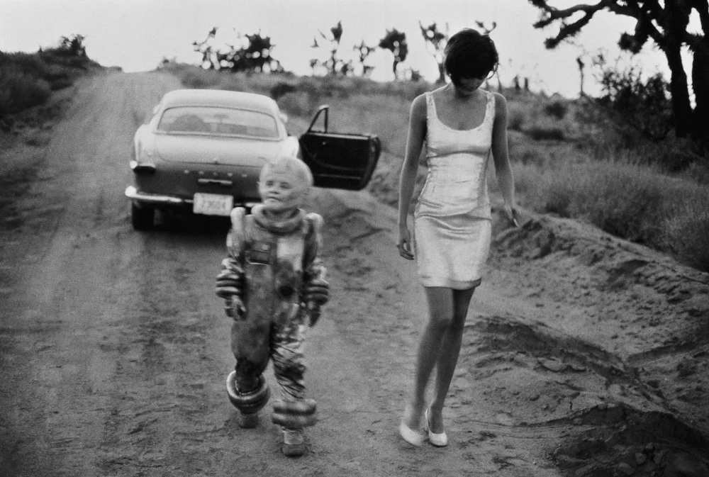 Debbie Lee Carrington & Helena Christensen, El Mirage, California, 1990 Courtesy of Peter Lindbergh, Paris © Peter Lindbergh