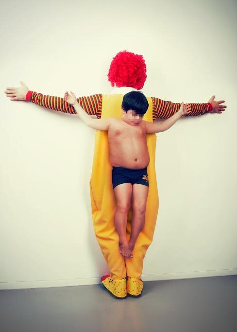  Image from the series  The Untouchables  © Erik Ravelo 