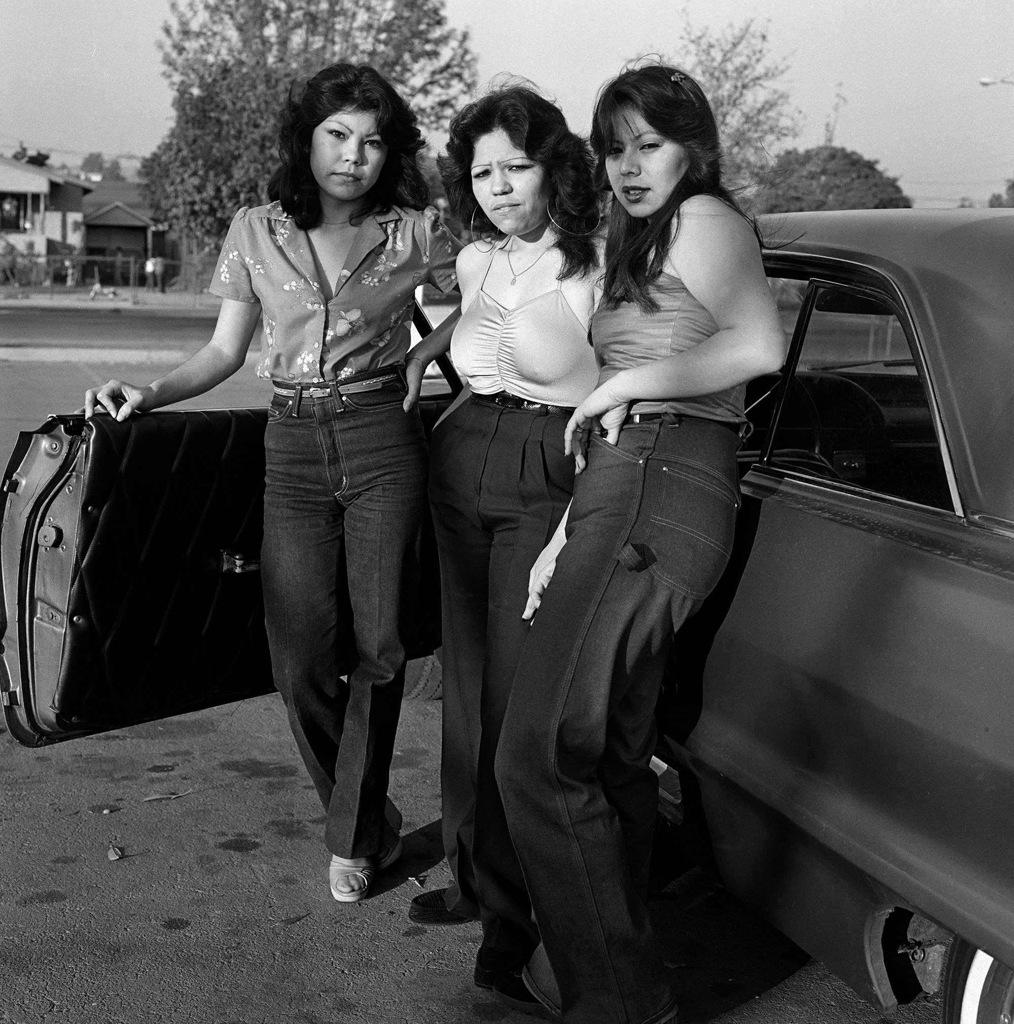 Rivera Bad Girls, (El Hoyo Maravilla Gang), East Los Angeles, 1983  © Janette Beckman; courtesy of Fahey/Klein Gallery, Los Angeles