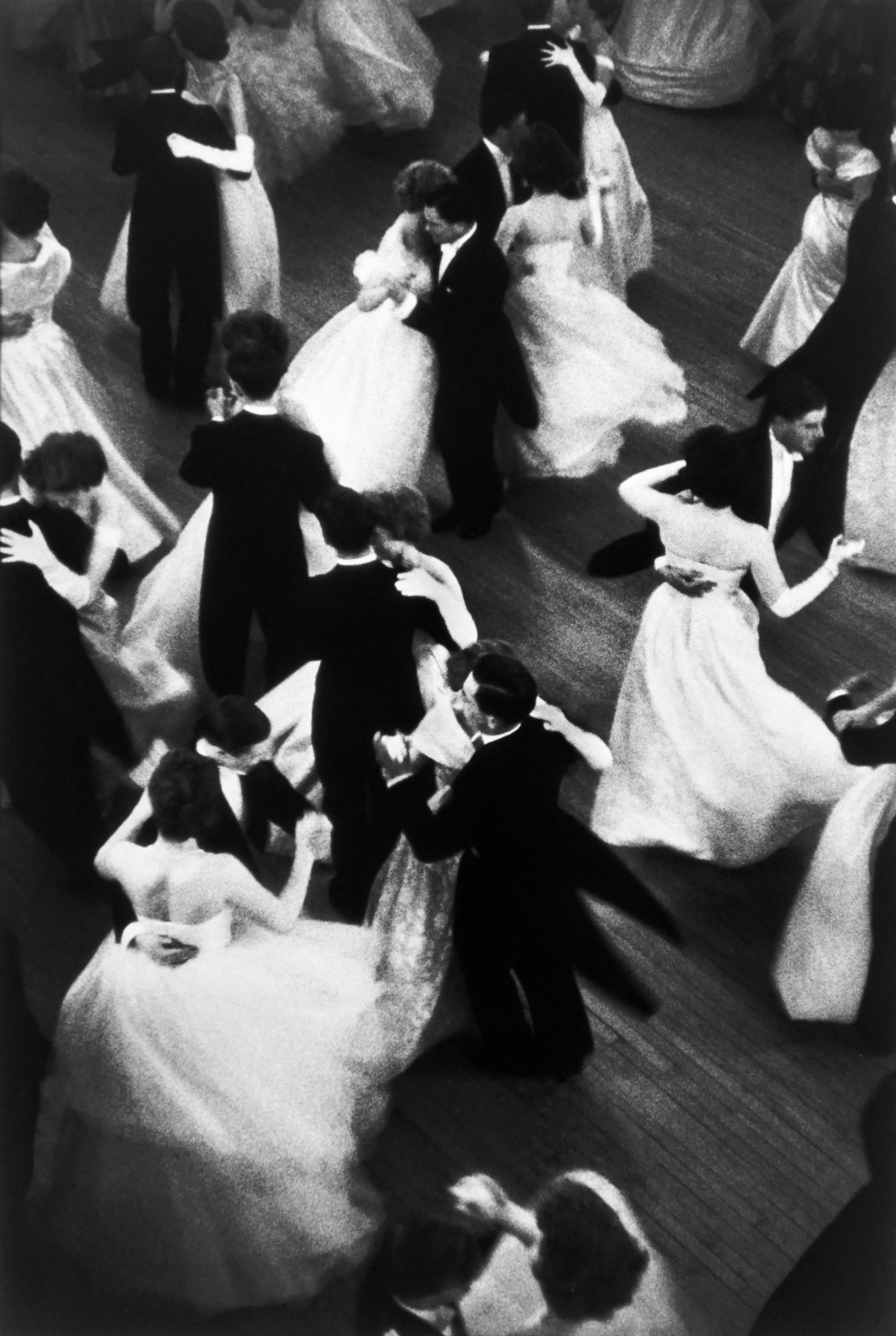 Henri Cartier-Bresson- Queen Charlotte’s Ball, 1959 / page 118 © 2021 Henri Cartier-Bresson/Magnum Photos, courtesy Foundation Henri Cartier-Bresson, Paris / Courtesy Peter Fetterman Gallery