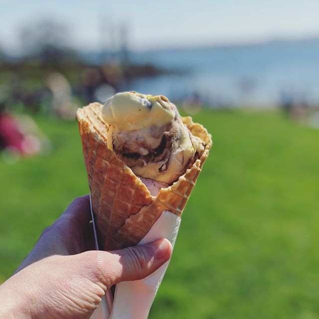 This is how we feel about ice cream &lt;iskrem&gt;🍦 and Norway!! SWIPE right 👉
.
.
.
#icecreamlunch #afternoonsnack #travelnorway #traveleats #eatwhatyoulove #allthedairy #icecreamobsessed #allfoodsfit #allfoodisgoodfood #registereddietitian #intui