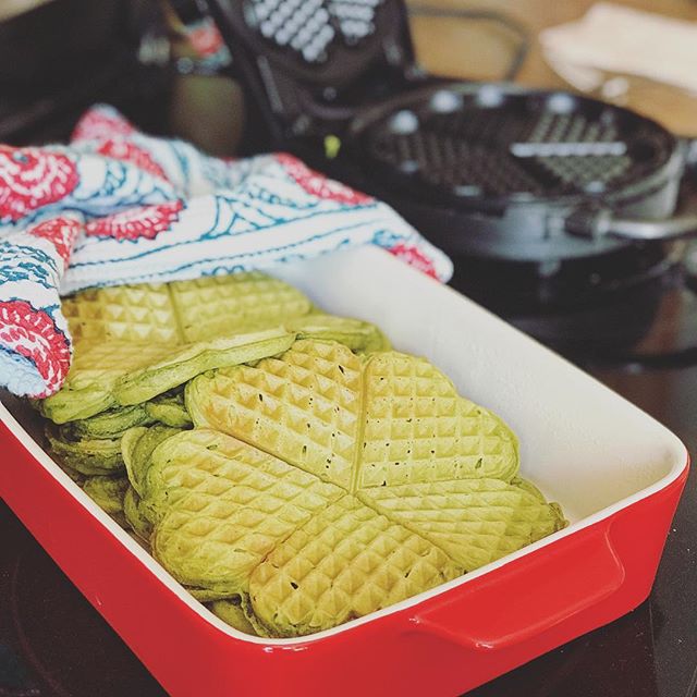 Weekends are for slow mornings that include WAFFLES. ❤️
Specifically, MATCHA waffles at our house yesterday. Made from green tea leaves, matcha gives these fluffy guys their green colour, and adds flavour (I prefer paired with vanilla), caffeine, and