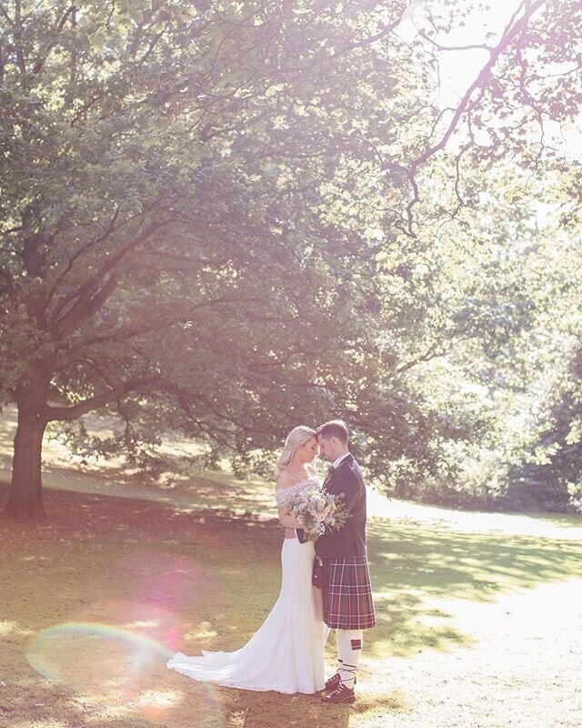 Gillian &amp; Craig 💕 
#beautifulscottishweather #scottishwedding #scotlandphotography #mansfieldtraquair #edinburghcity