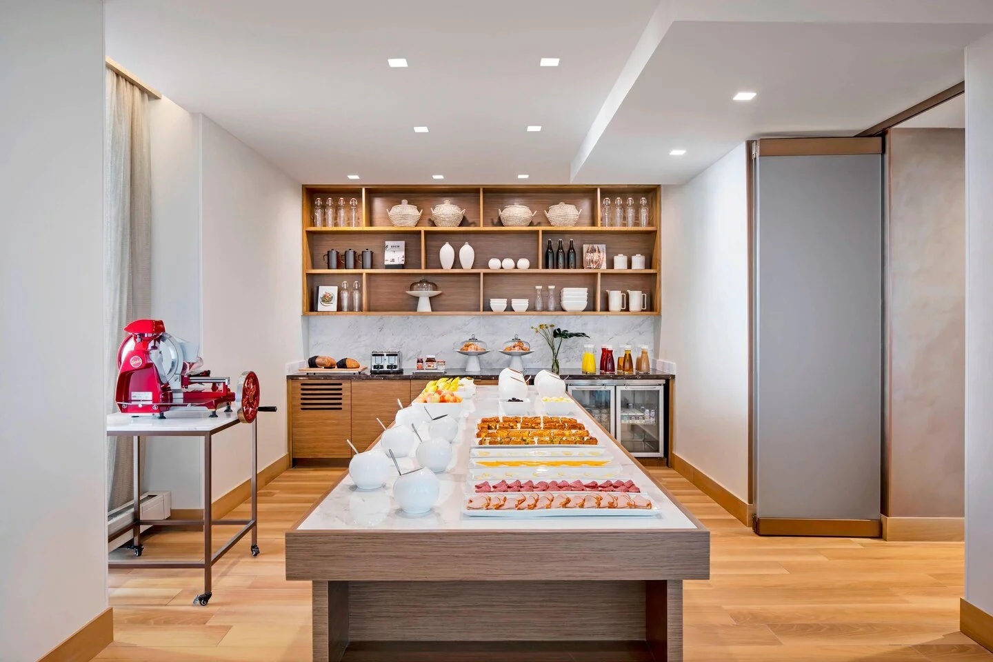 nyclf-buffet-2859-hor-clsc.jpg