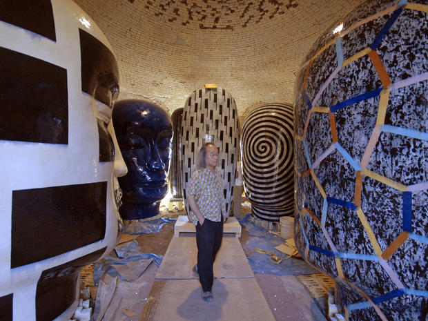 Kaneko_2007_Jun_MissionClayPittsburgProject_in_beehive_kiln.jpg