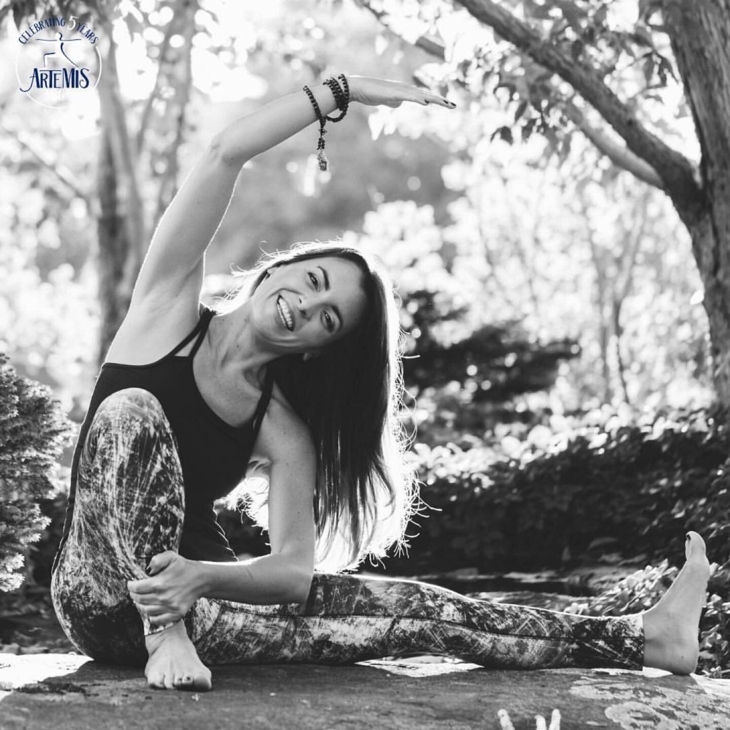 🚨New class alert! 🚨Starting TOMORROW, September 24th, join Tracy for her new Flow class at 5:30pm 🎉

We love practicing on Friday nights, and this Flow class is a welcome addition to our Friday schedule. In this 60-minute in studio offering, you'l