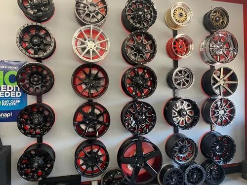 difference between car wheels and car rims.