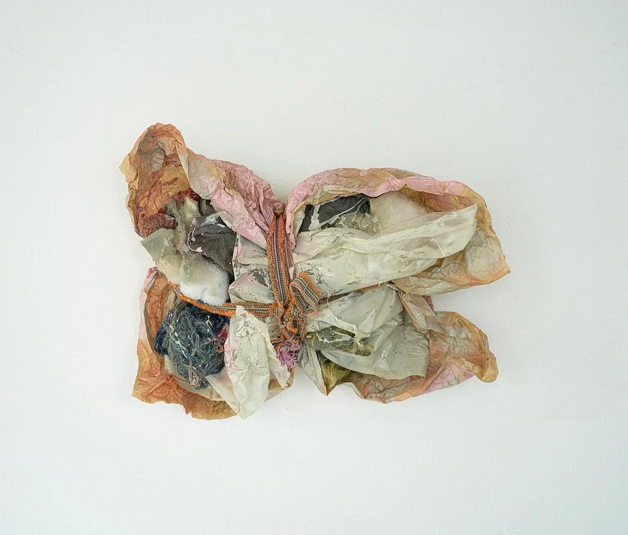 Katrine Ellefsen
Fra prosess på @prosjektromhelium : &laquo;En sannhetsstasjon for fabulerte fiksjoner basert på konstruerte påståtte observasjoner&raquo; 

Arbeidet vises på utstillingen &laquo;KLIKK! Tekstilkunst i Fredrikstad&raquo; på @nova