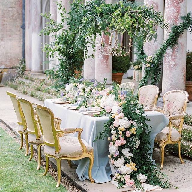 So thrilled to see this Faded Romance editorial on the beautiful @ruffledblog this morning! Click the link in my profile to see all the gorgeous details!
.
Planning, design and styling @kimbalasubramaniam
Photography @zosiazacharia
Videography @baxte