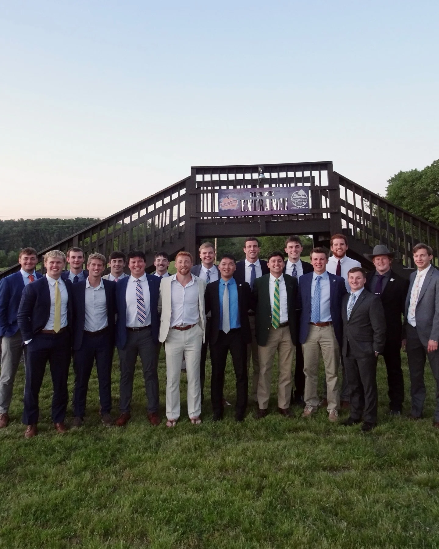 FarmHouse takes the lake 🚤👔