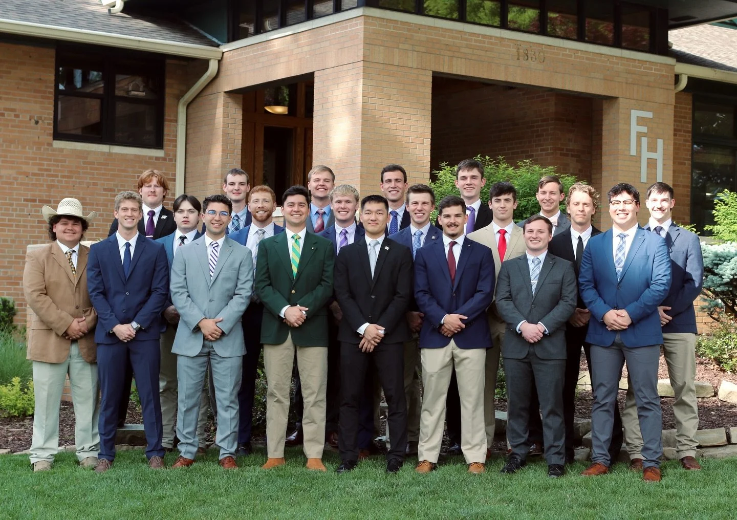 Congratulations to our seniors and brothers moving to alumni! 🎓🟪 

We are so proud of each of these men on moving to the next chapter of their lives and even more grateful for each of their contributions to FarmHouse over the years. Wishing all the