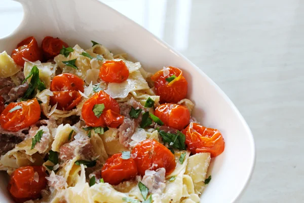 Pappardelle with Roasted Tomatoes, Prosciutto, and Ricotta