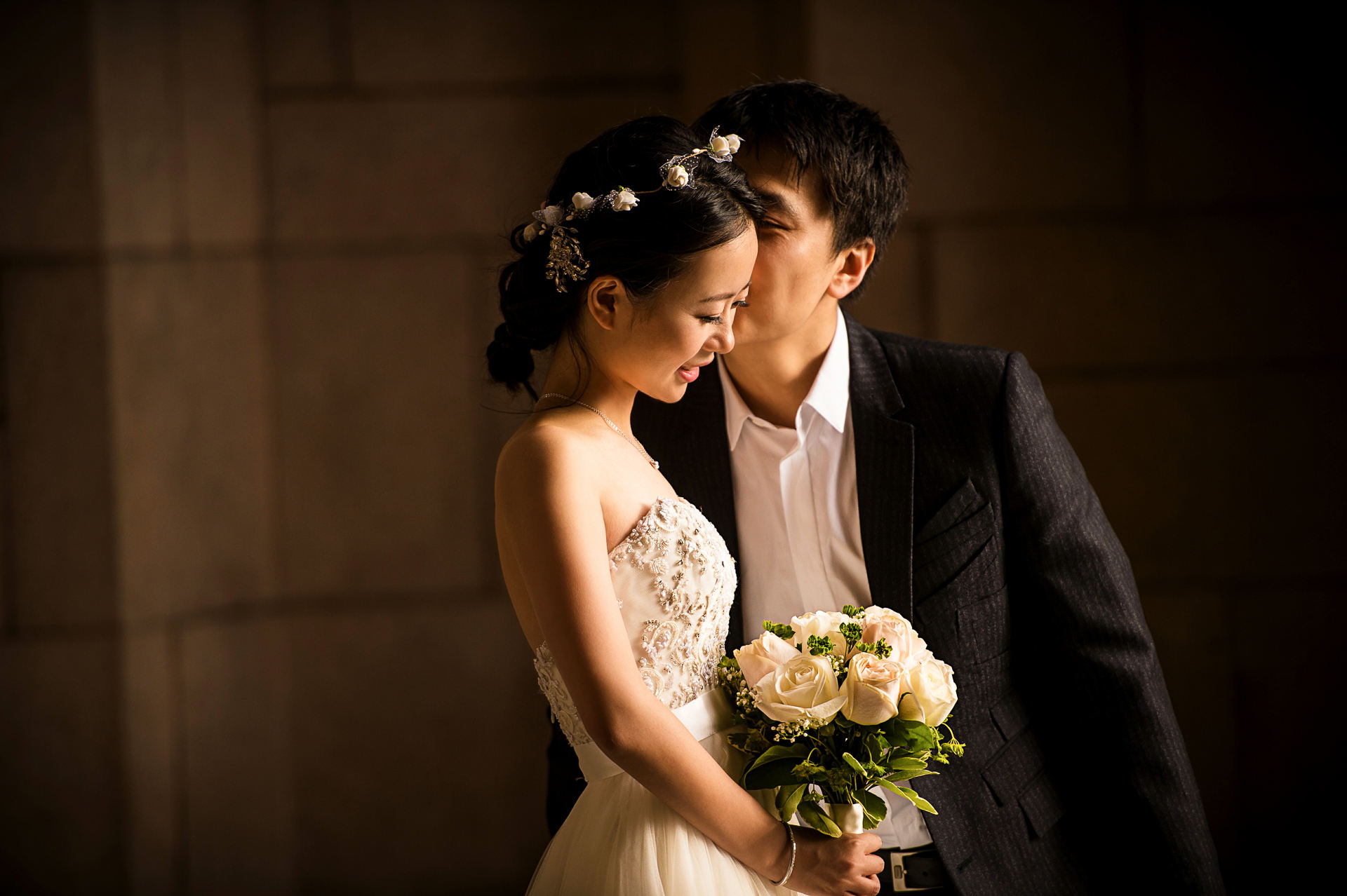 sweet moments pre wedding at University of Washington 西雅图华大婚纱照