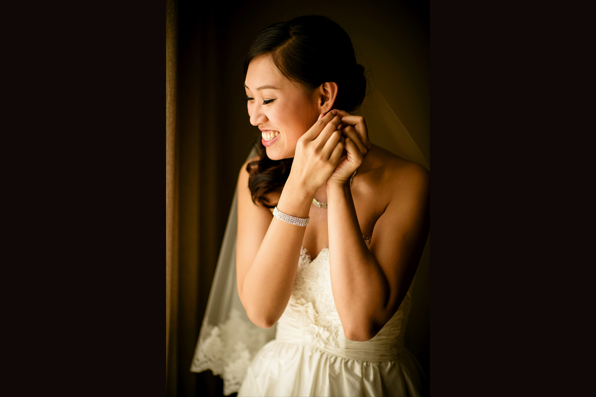 Bride getting ready for the ceremony at stanford memorial church 婚礼