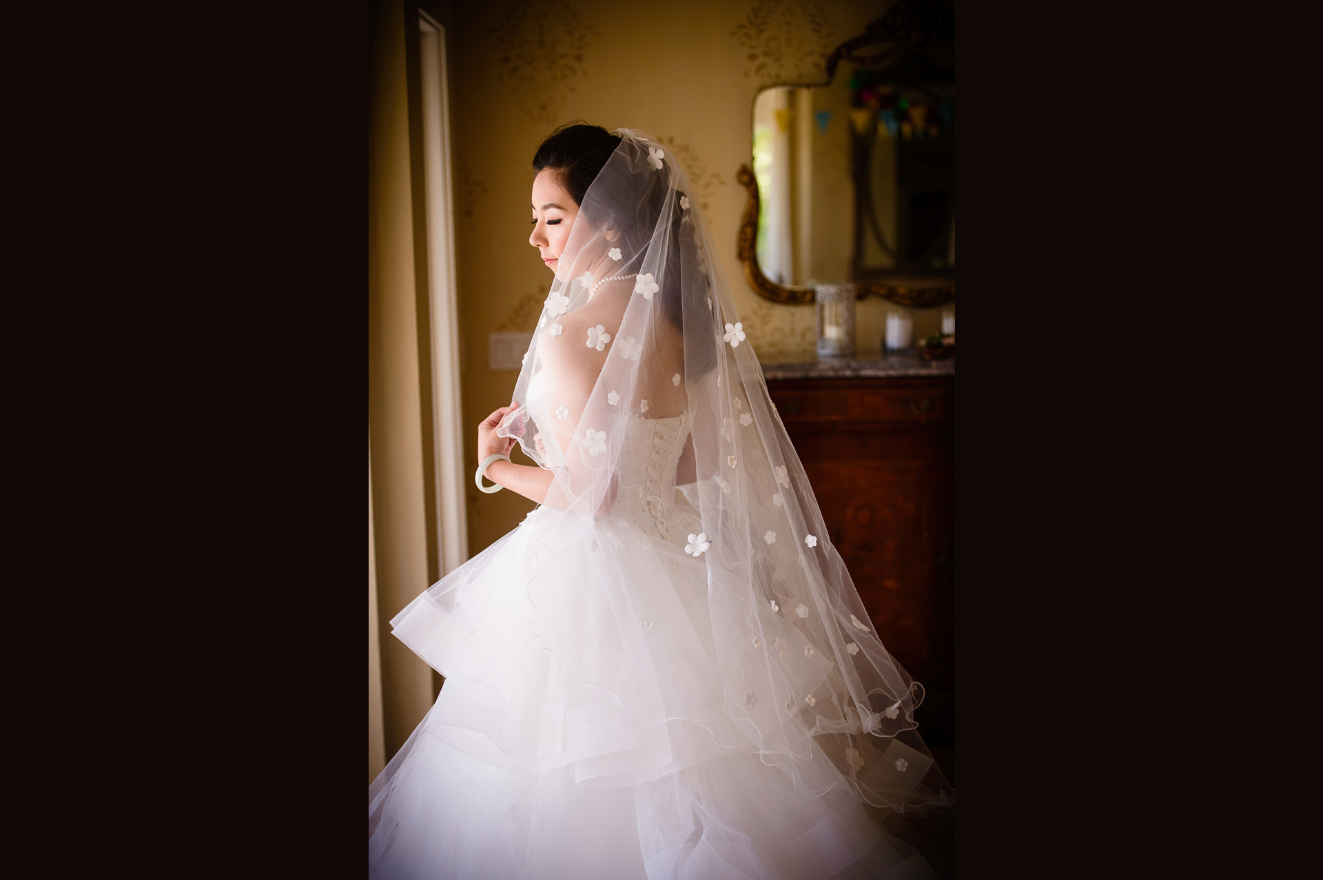 Bride getting ready at Perry House, monterey ca